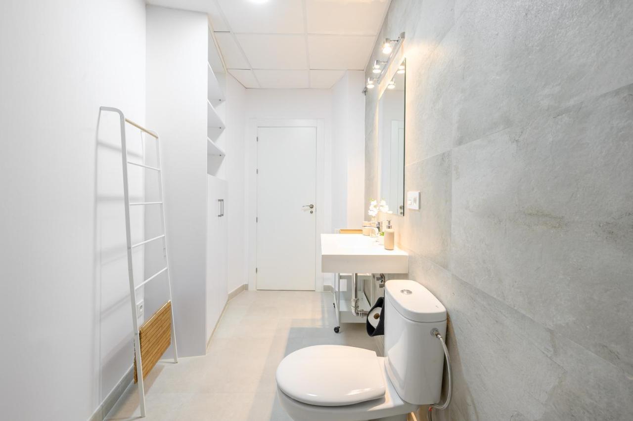Modern 3 Bedroom, City Center With Patio & High Ceilings By 10Tosea Málaga Esterno foto